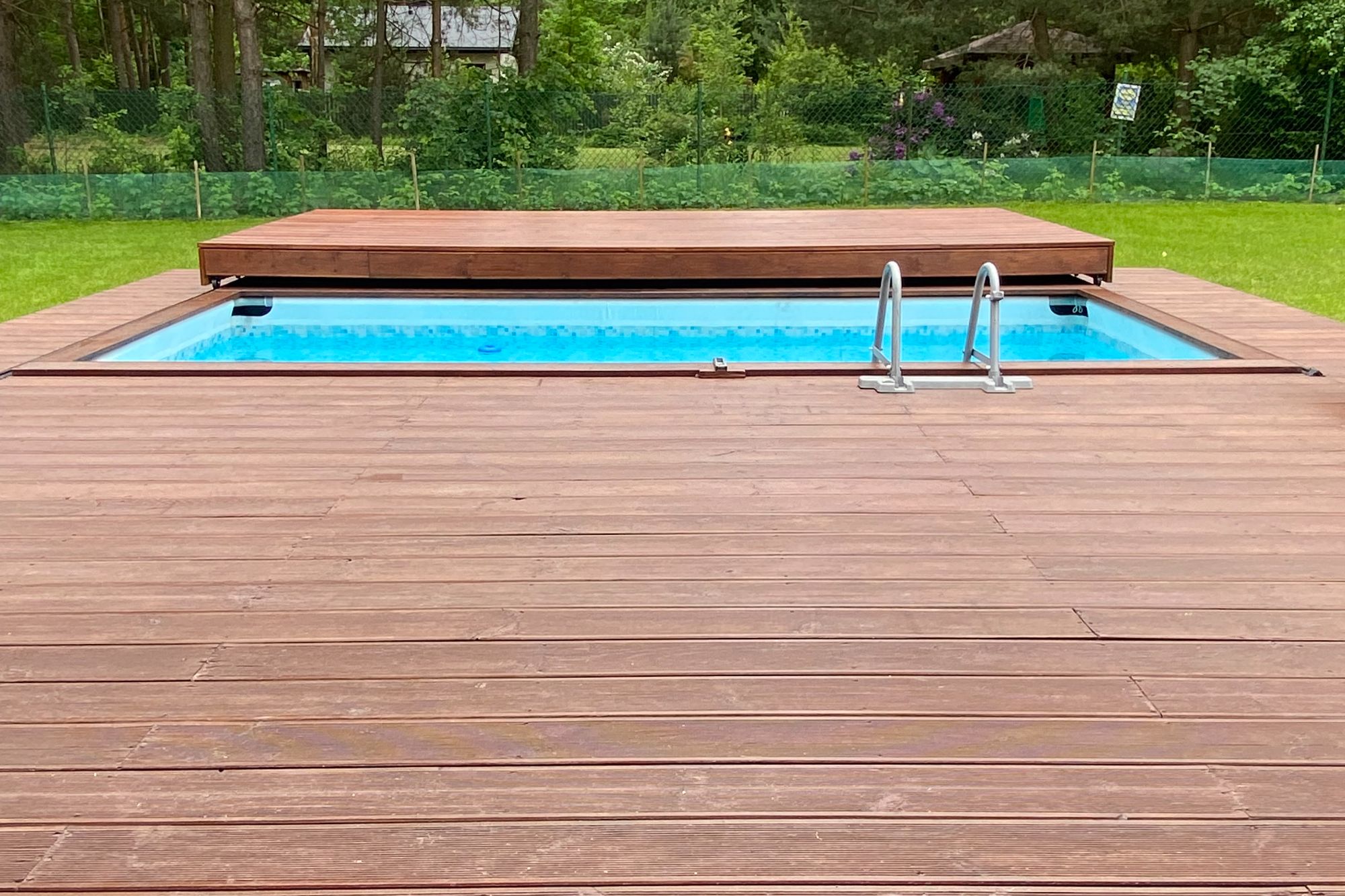 zabudowa basenu stelażowego