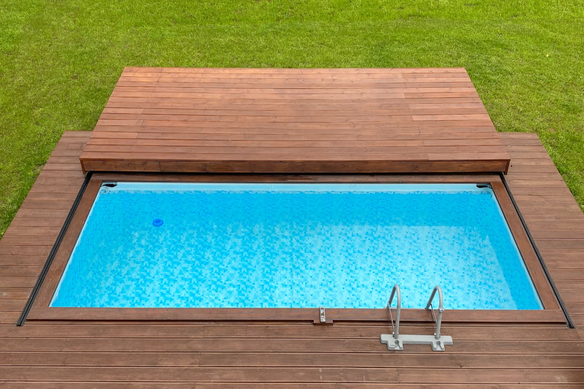 zabudowa basenu stelażowego