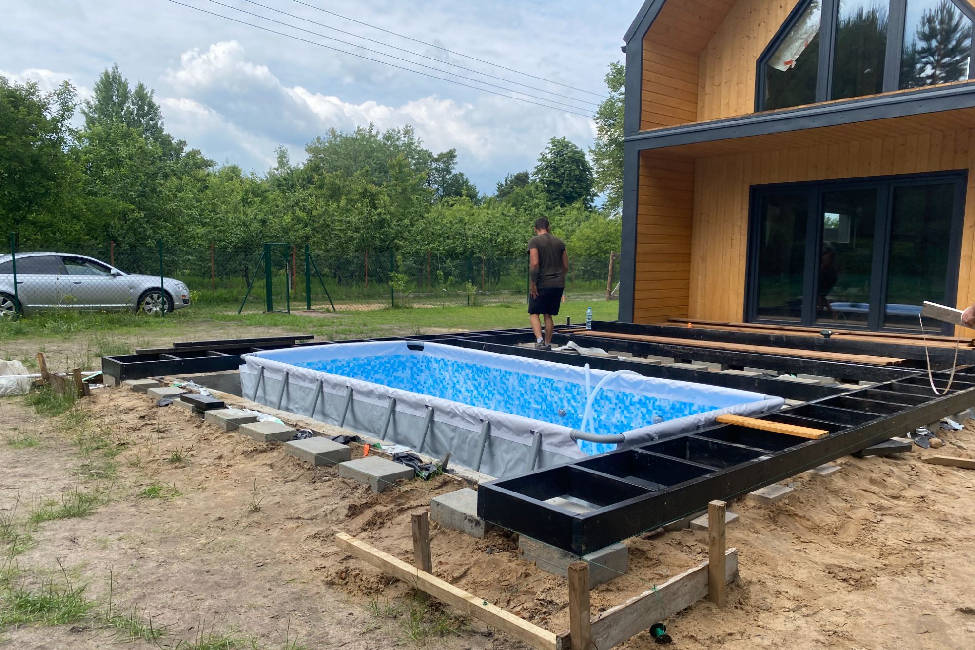 zabudowa basenu stelażowego