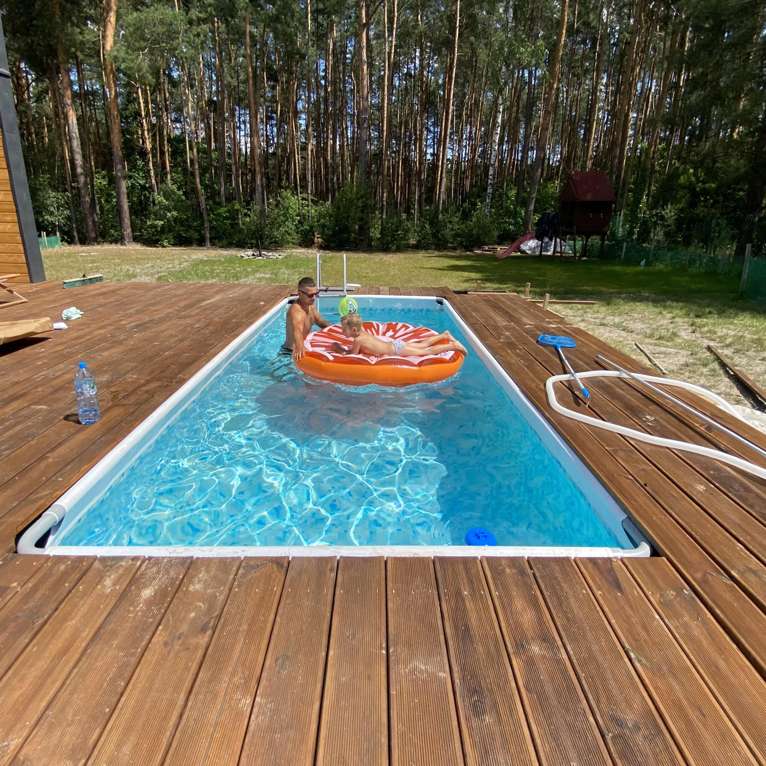 zabudowa basenu stelażowego